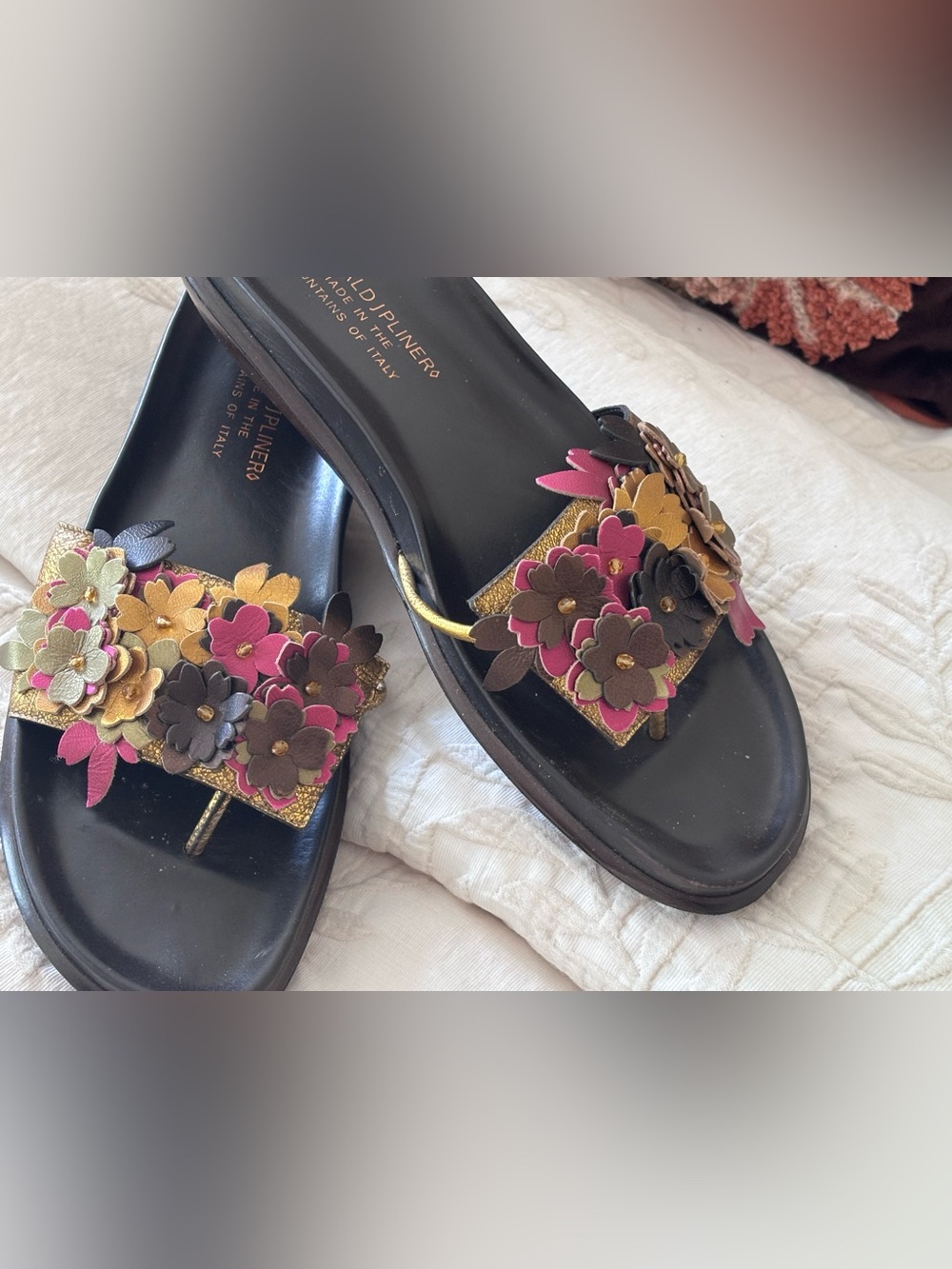 Donald J Pliner made in Italy Sandals leather flower cut outs toe slides Sz 8.5